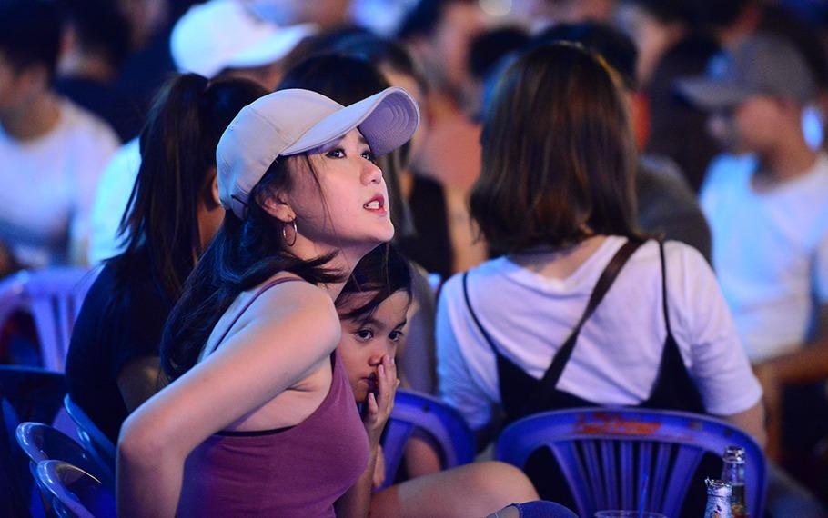 Du khach khoai chi, dan lo lang khi Bui Vien thanh pho di bo hinh anh