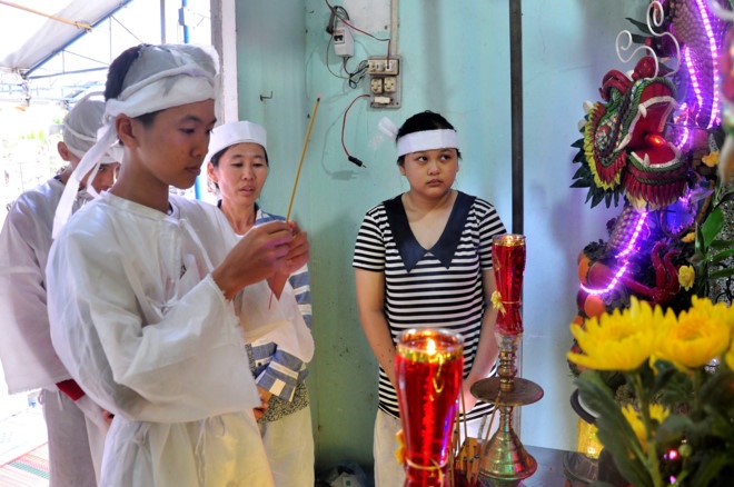Nguoi dan chet tai tru so, cong an phuong co chiu trach nhiem? hinh anh