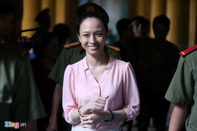 tạm đình chỉ điều tra vụ hoa hậu Phương Nga ảnh 2 tam dinh chi dieu tra vu hoa hau Phuong Nga anh 2