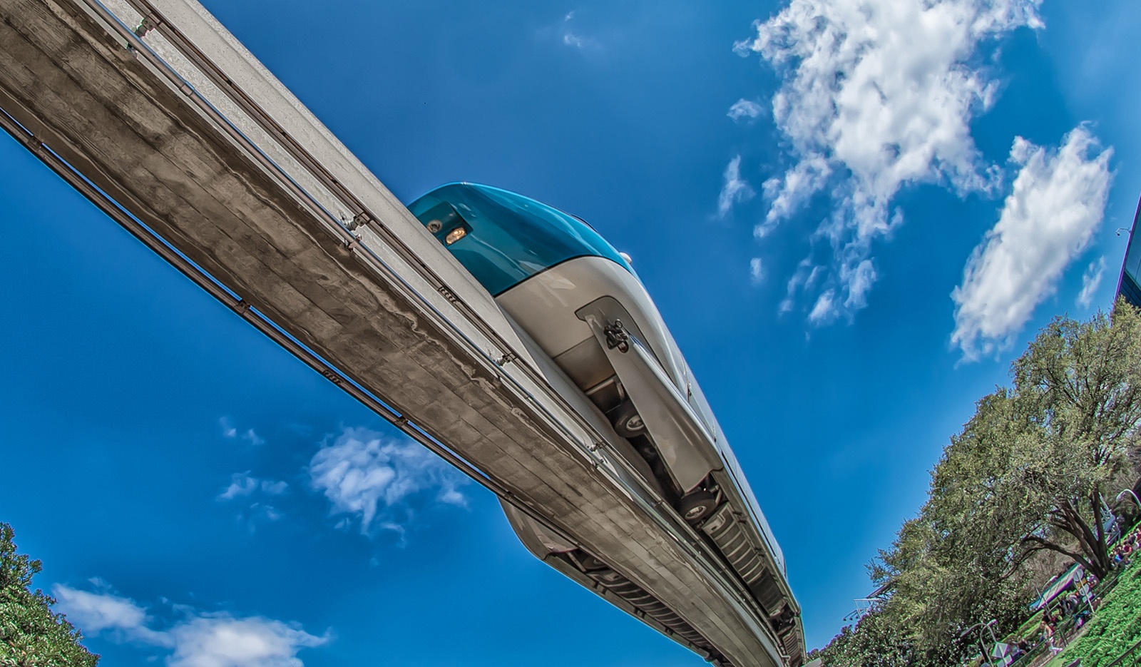 tau dien mot ray anh 3