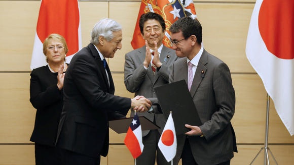 Nhat nhuong Chile lam ngoi sao cua le ky ket TPP-11 hinh anh