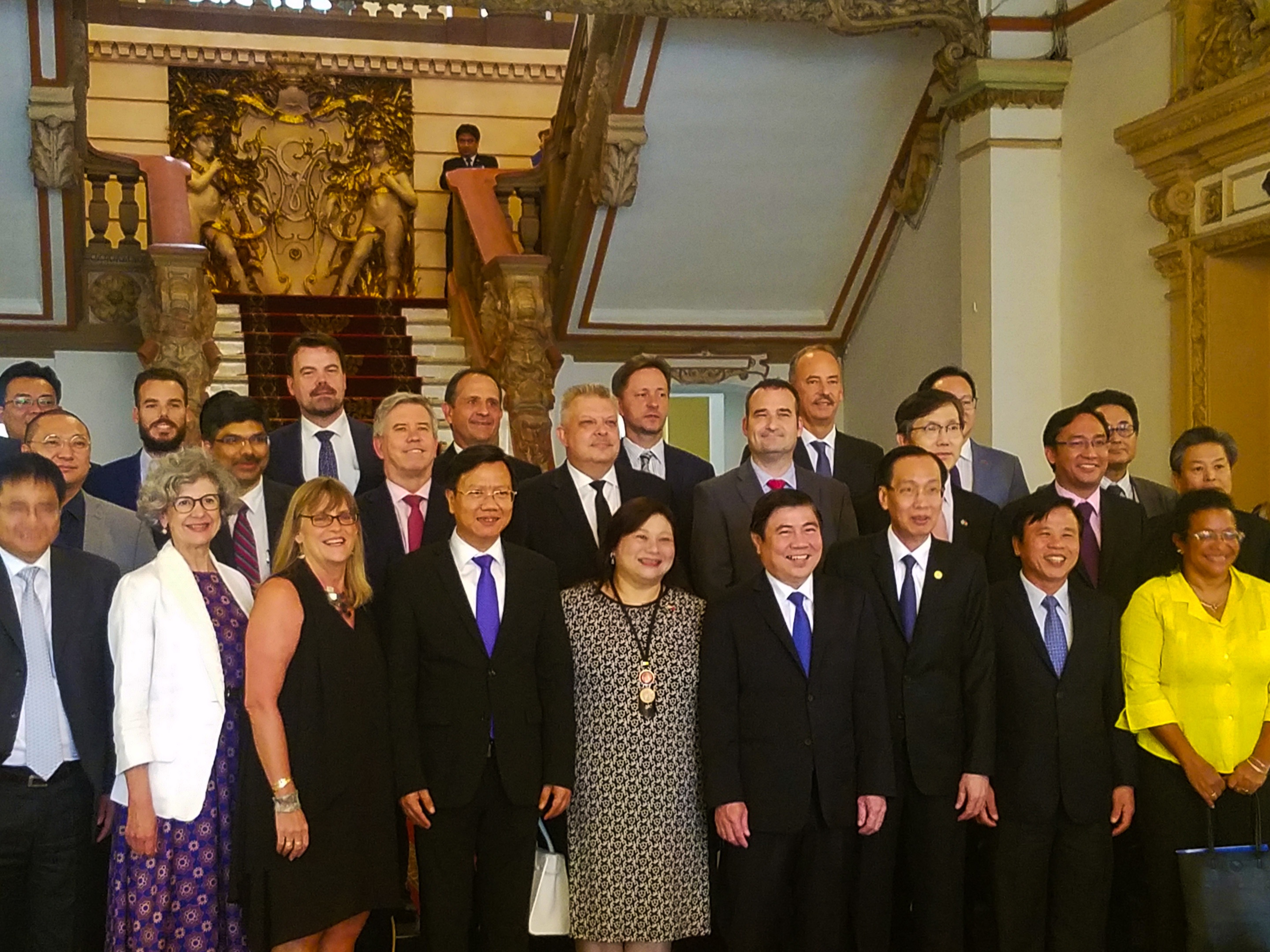 Tong lanh su cac nuoc quan tam ve phat trien do thi thong minh TP.HCM hinh anh