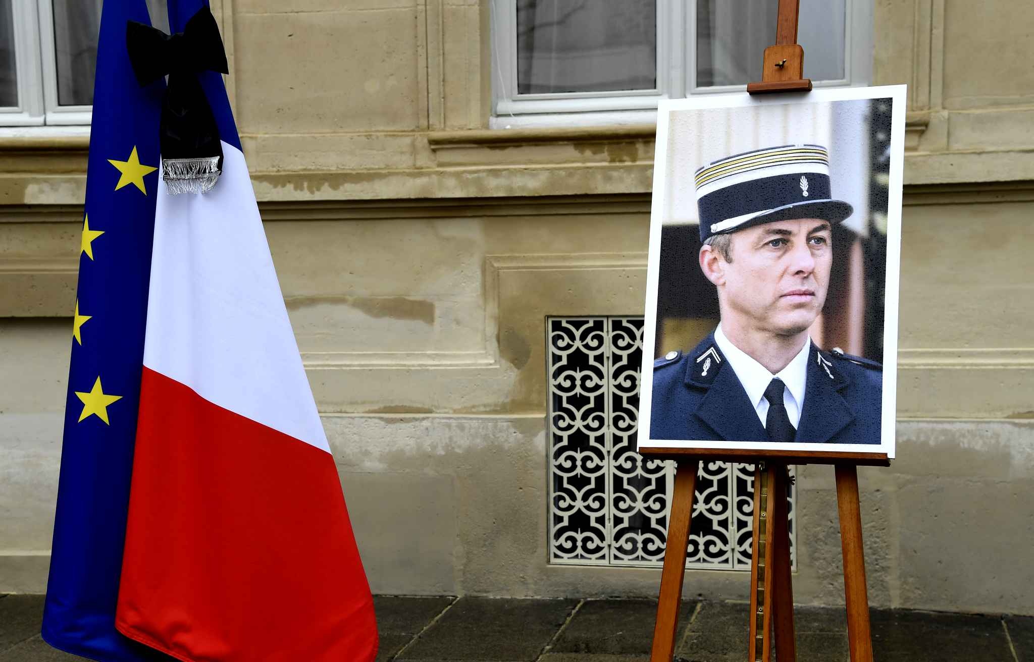 Cảnh sát Pháp hy sinh cứu con tin ảnh 7 Canh sat Phap hy sinh cuu con tin anh 7