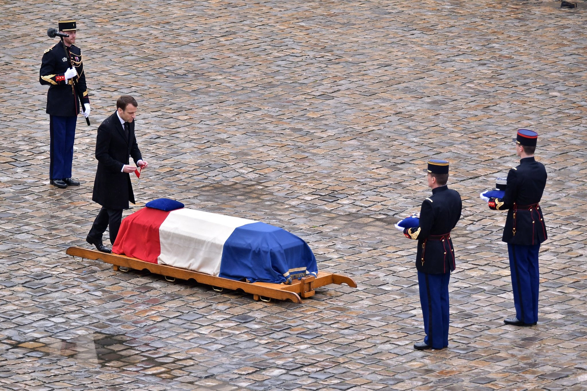 Cảnh sát Pháp hy sinh cứu con tin ảnh 3 Canh sat Phap hy sinh cuu con tin anh 3