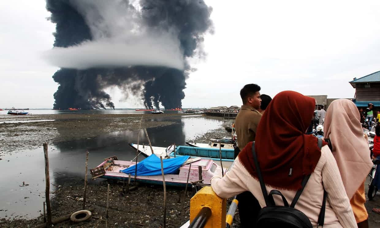 Indonesia bao dong tinh trang khan cap sau su co tran dau hinh anh