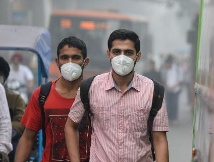 Hon 95% dan so the gioi hit tho khong khi o nhiem hinh anh