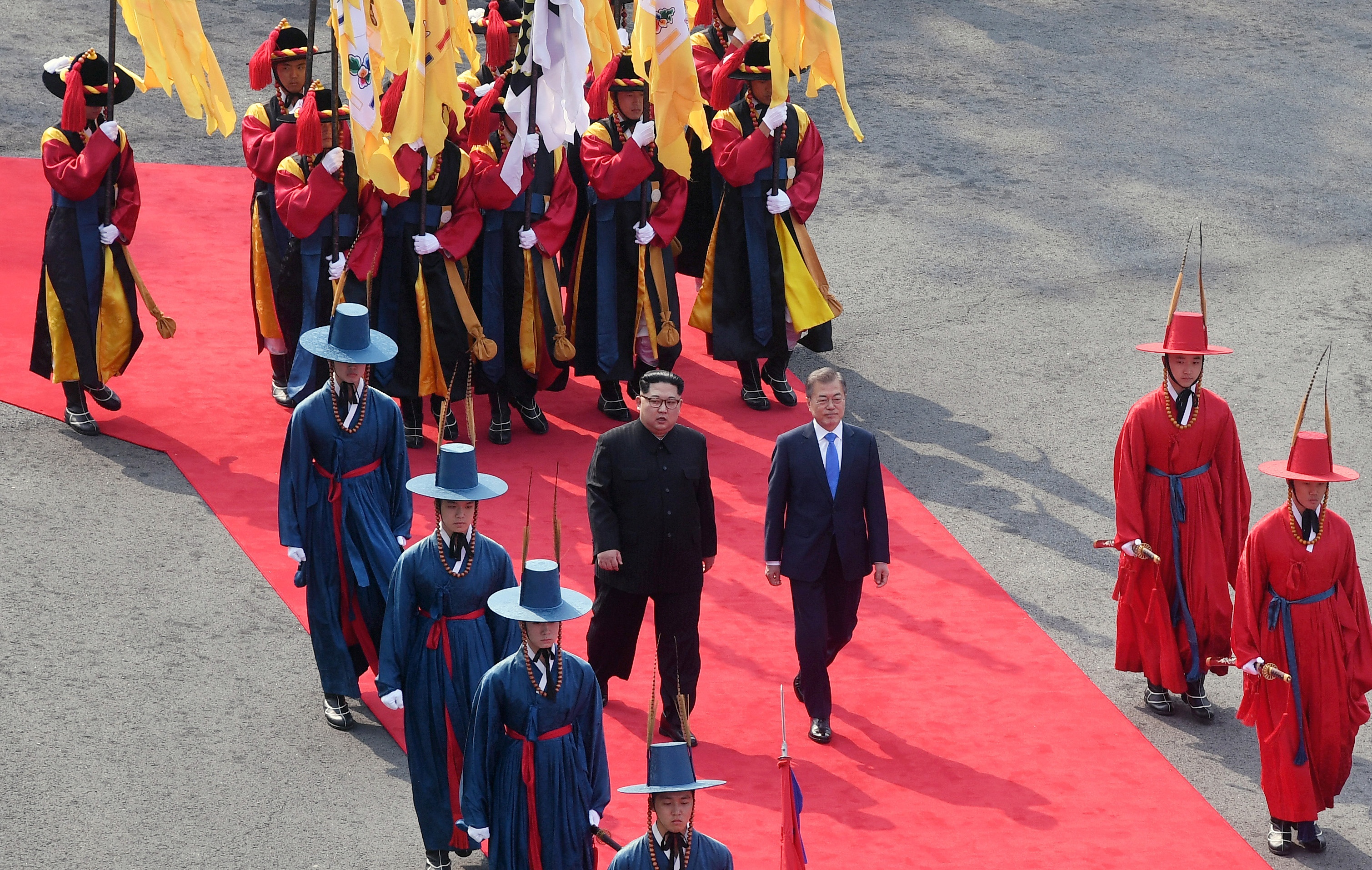 Kim Jong Un gap go Moon Jae In anh 5