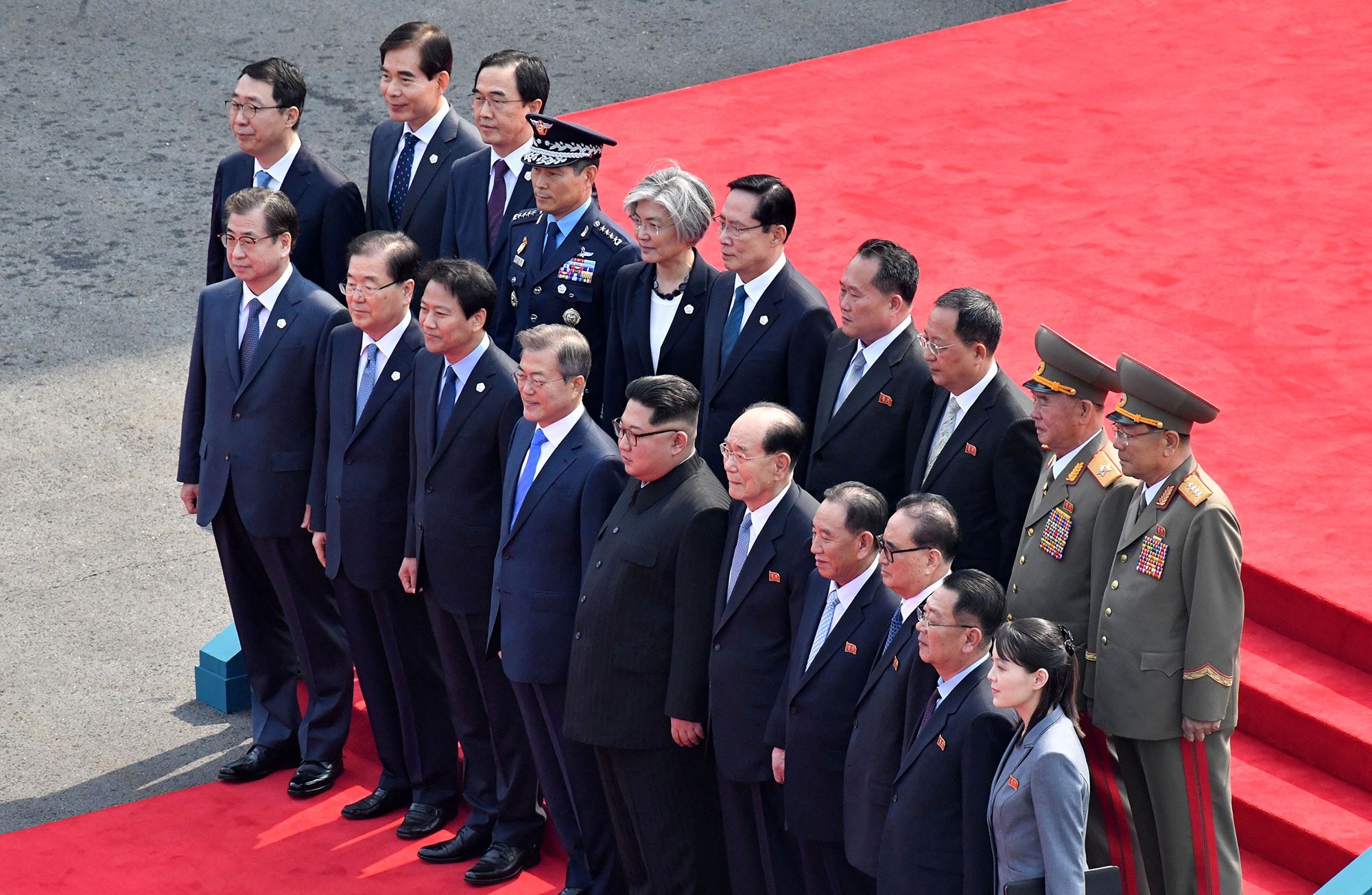 Kim Jong Un gap go Moon Jae In anh 7