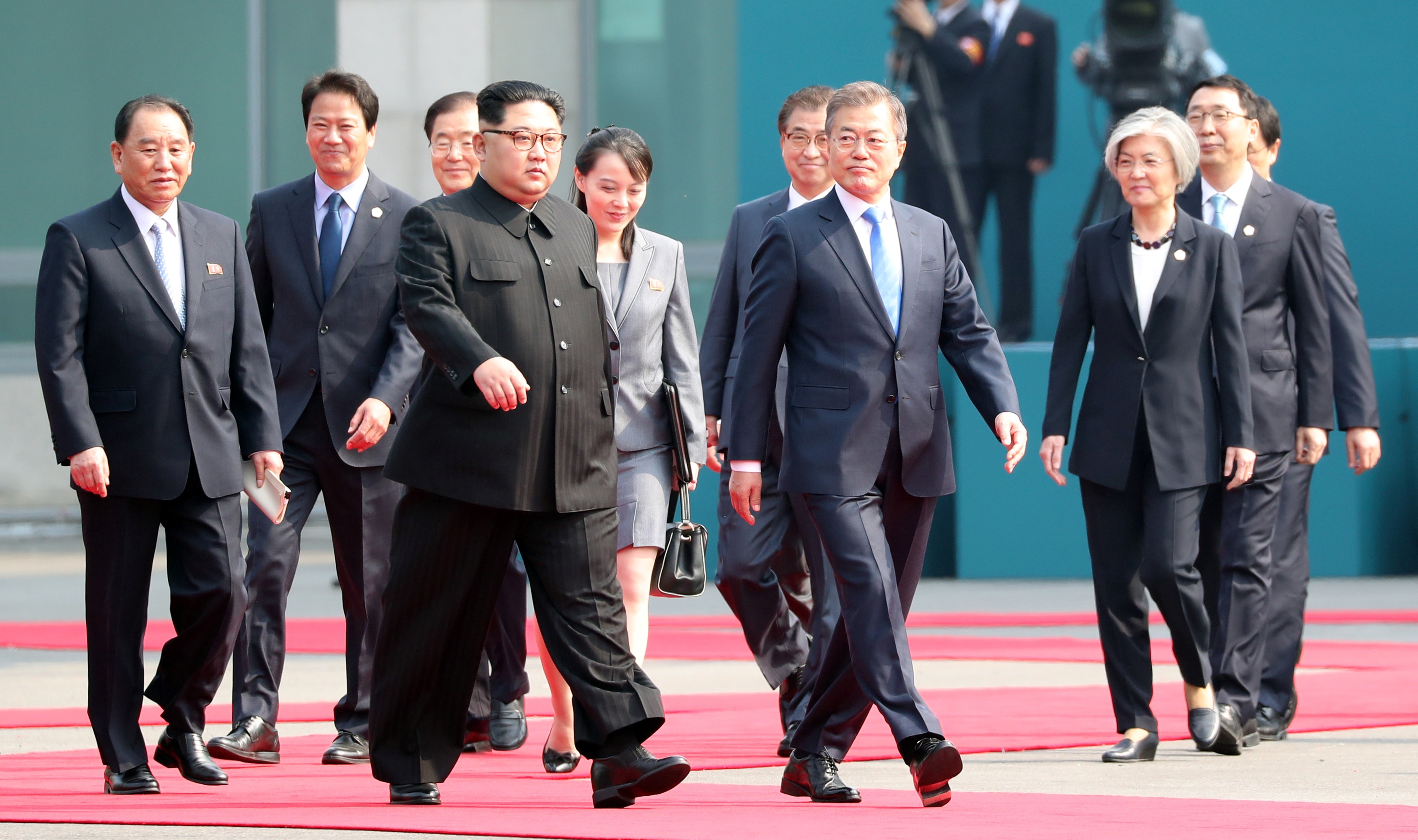 Kim Jong Un gap go Moon Jae In anh 8