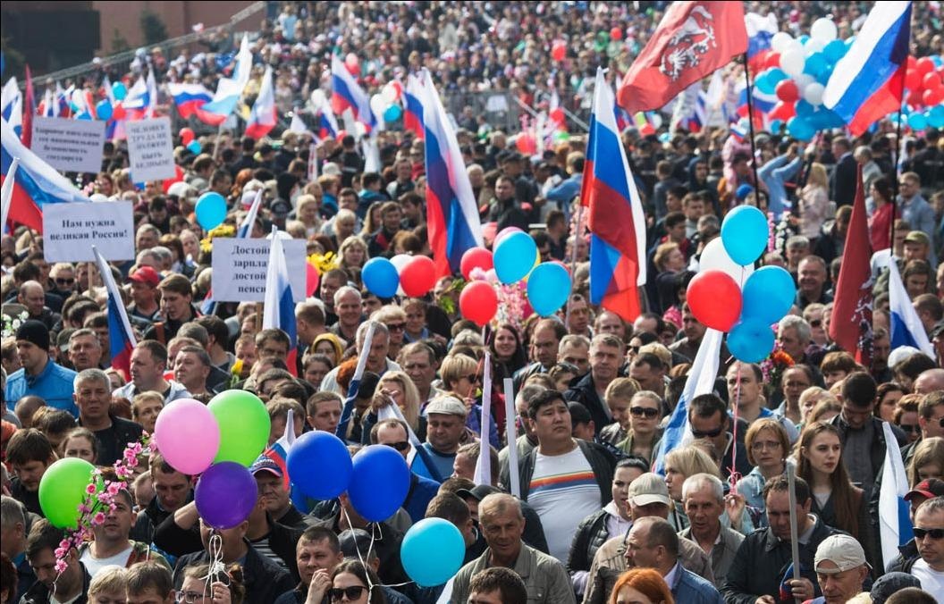 Nguoi lao dong the gioi no nuc xuong duong mung ngay 1/5 hinh anh