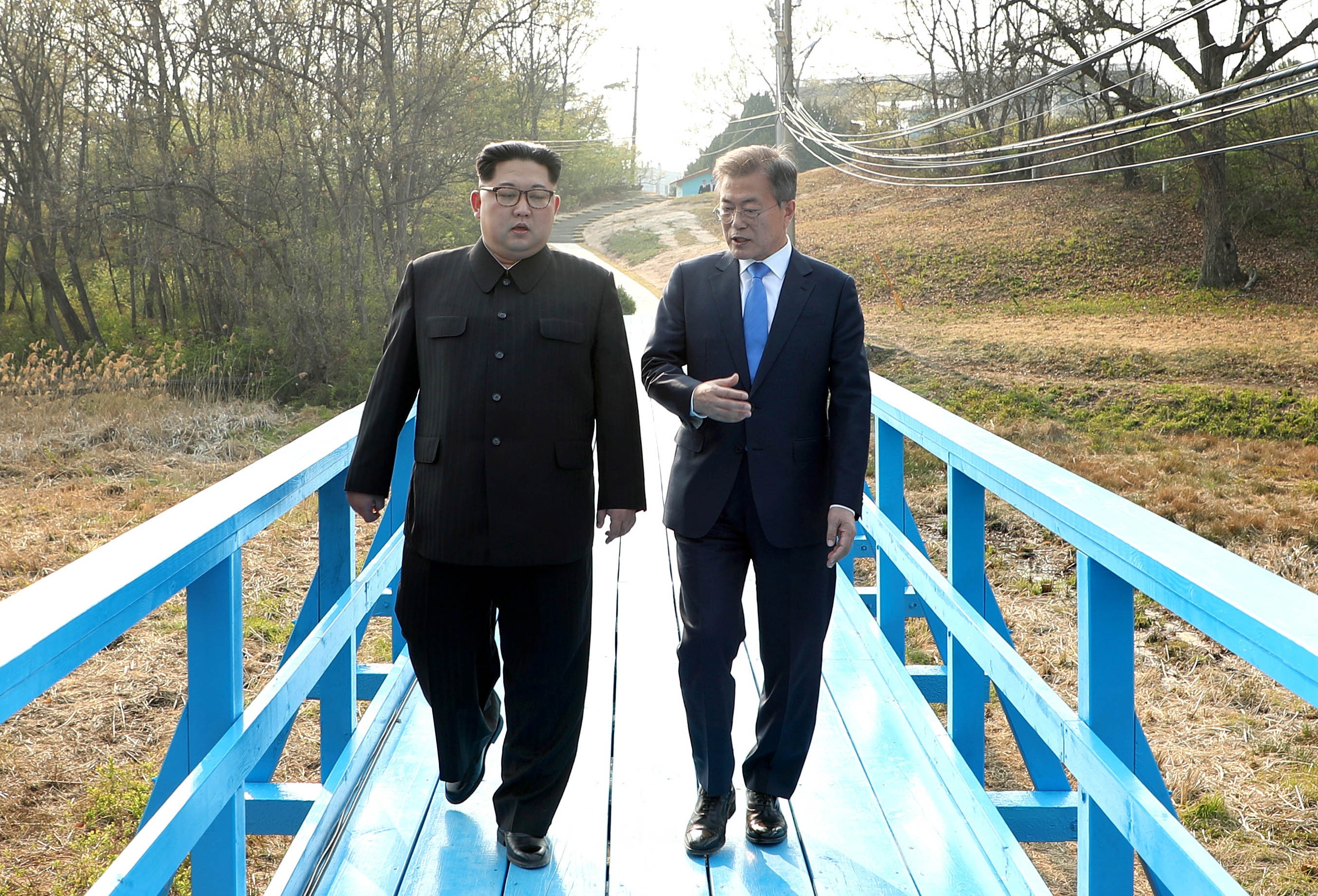 'Thien nga den' Trieu Tien va cuoc khung hoang hat nhan cuoi cung? hinh anh