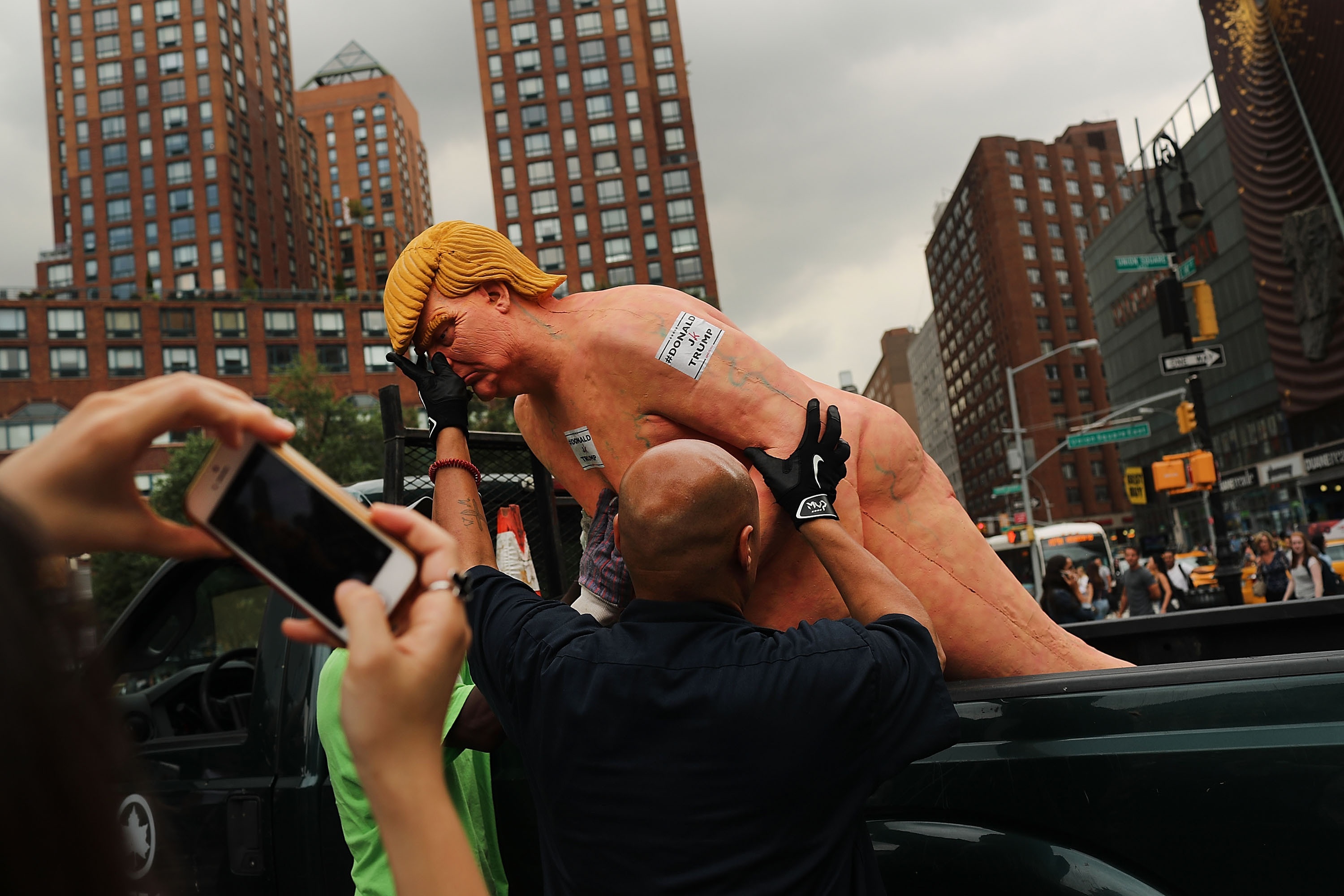 tuong Trump khoa than anh 1