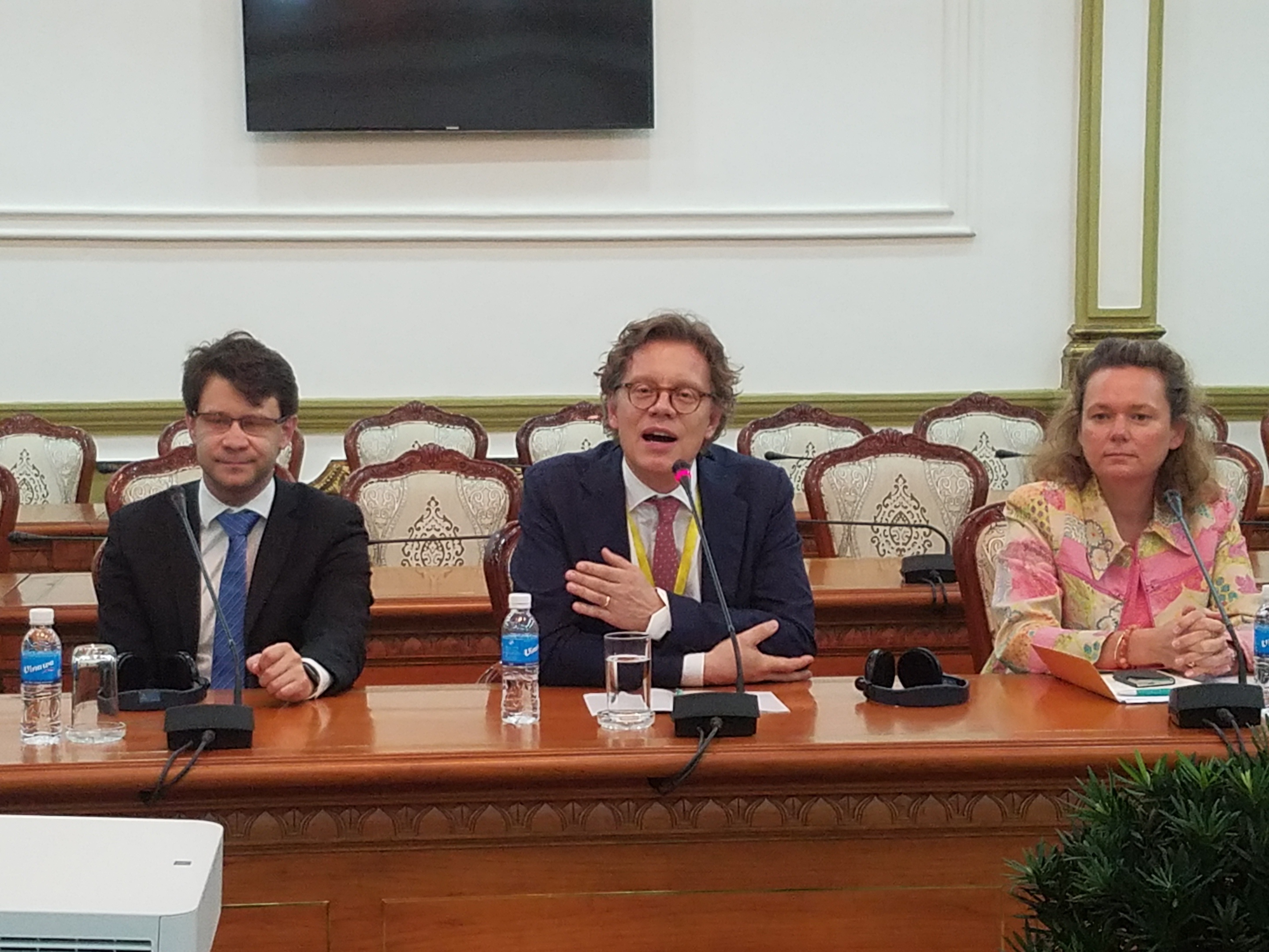 đại sứ quán thụy điển ảnh 3 dai su quan thuy dien anh 3