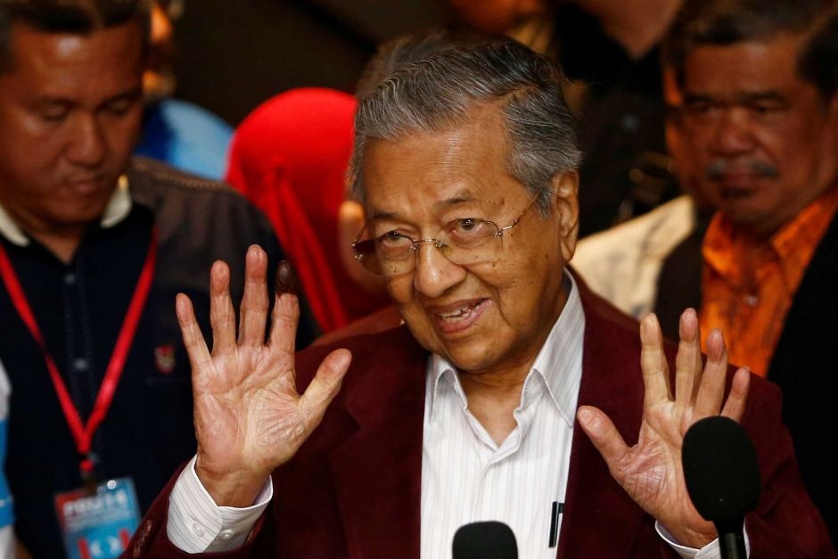 O tuoi 92, Mahathir bat ngo chien thang trong tuyen cu Malaysia hinh anh