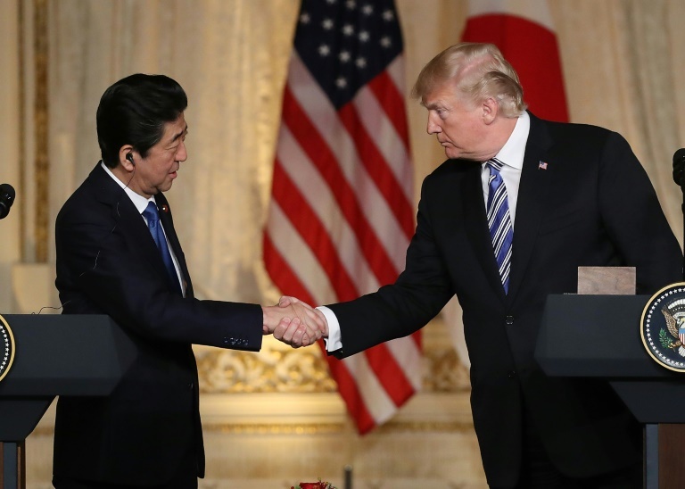 Trump, Abe khang dinh phi hat nhan Trieu Tien la 'bat buoc' hinh anh