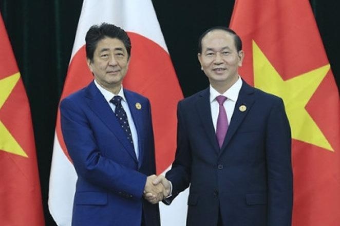 Chu tich nuoc Tran Dai Quang hoi dam voi Thu tuong Shinzo Abe hinh anh