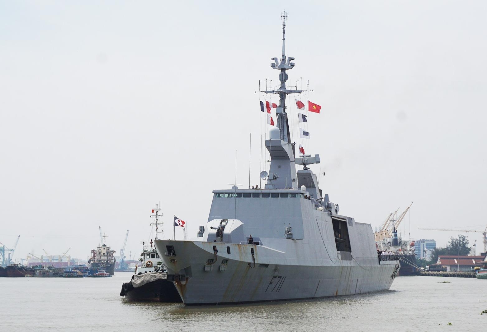 Doi tau chien Phap huan luyen cung Hai quan VN nam thu 3 lien tiep hinh anh