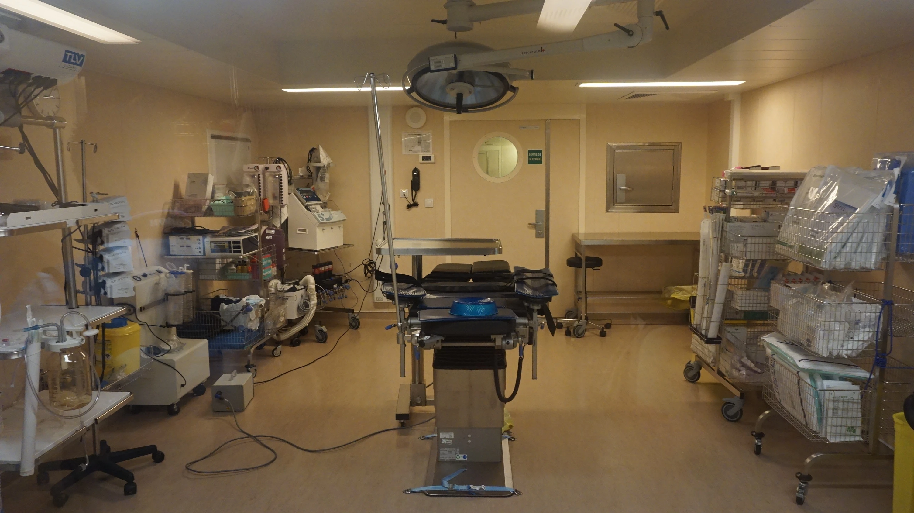 tau quan su Phap anh 8