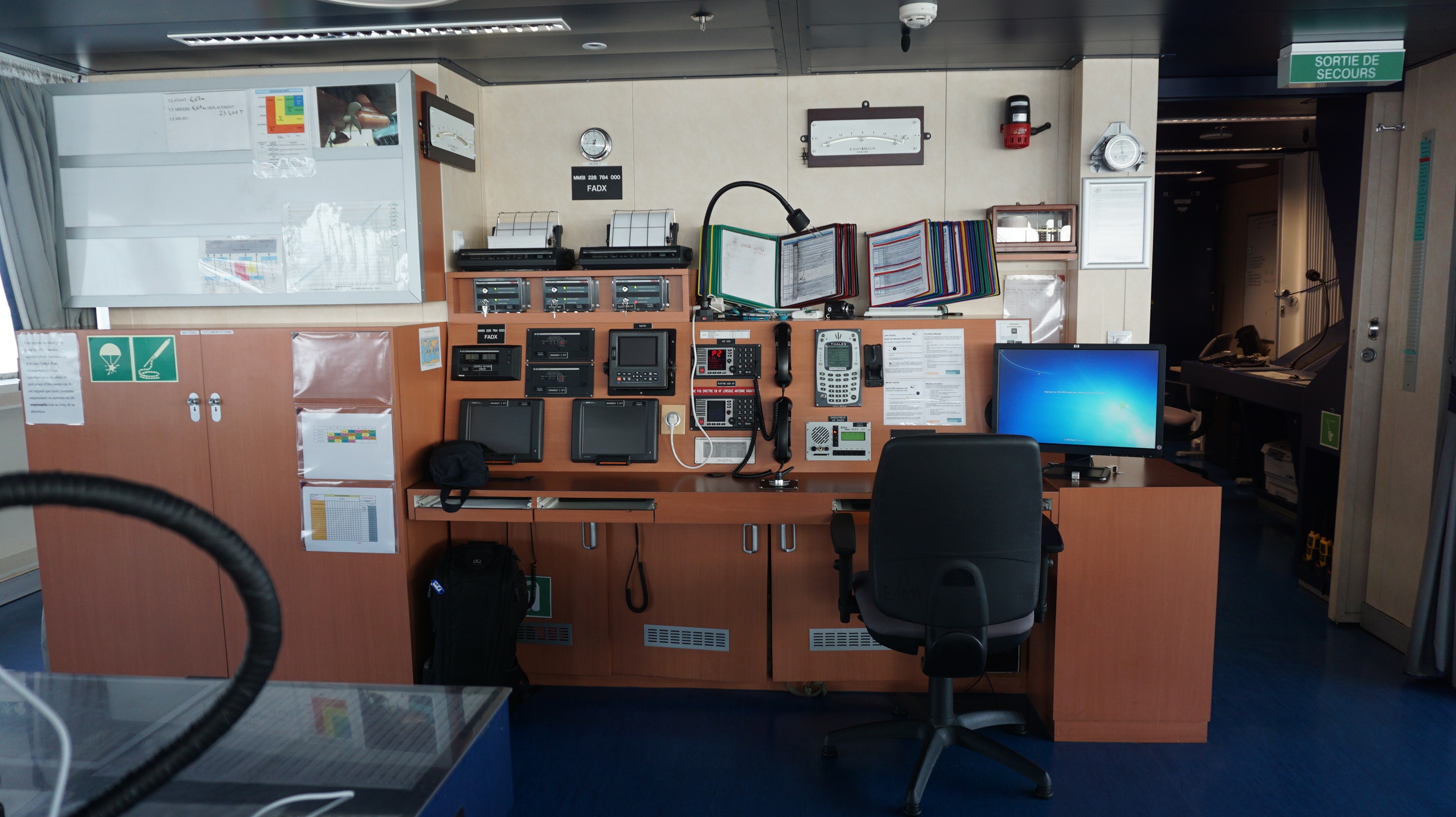 tau quan su Phap anh 9