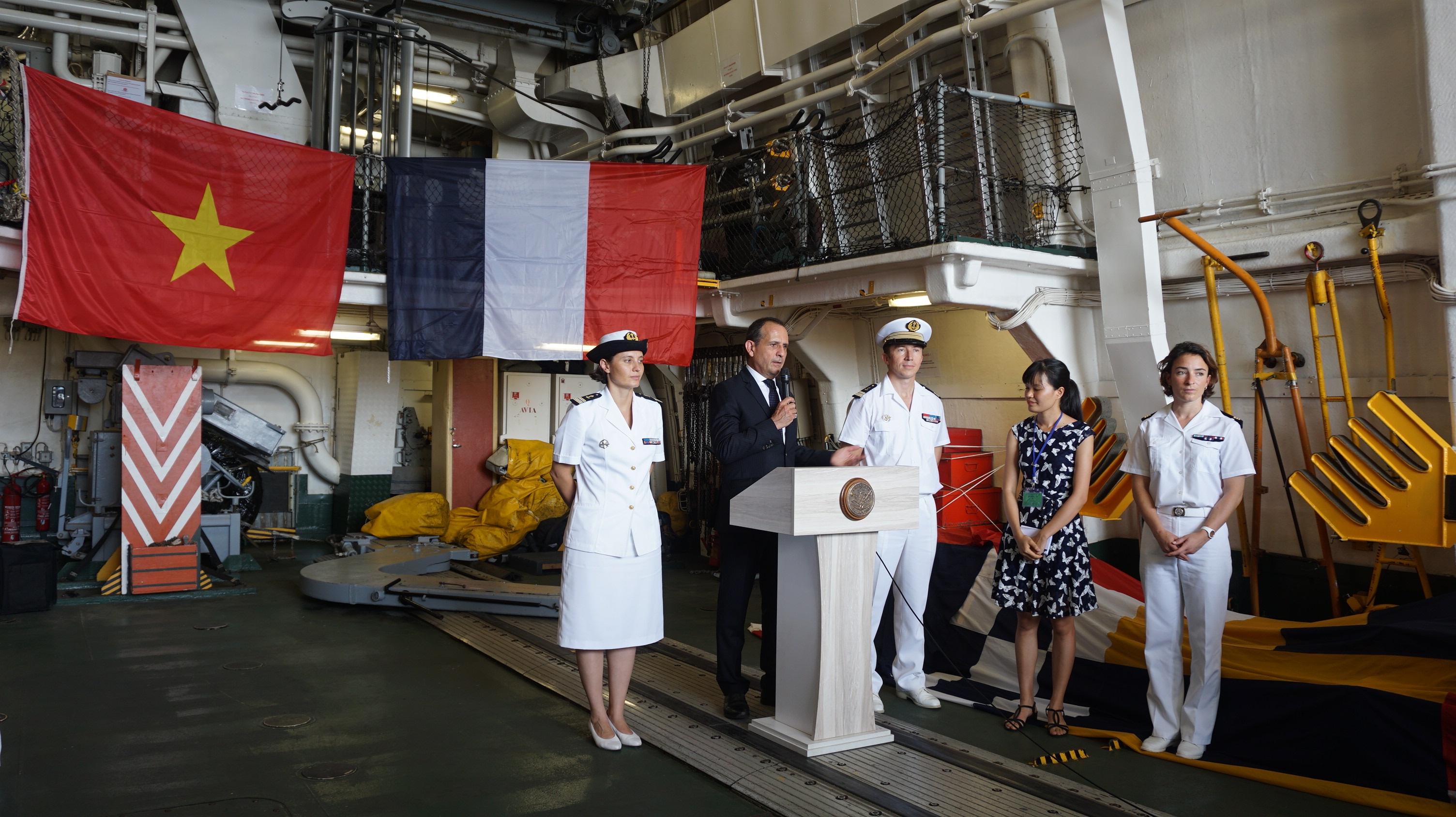 tau quan su Phap anh 1