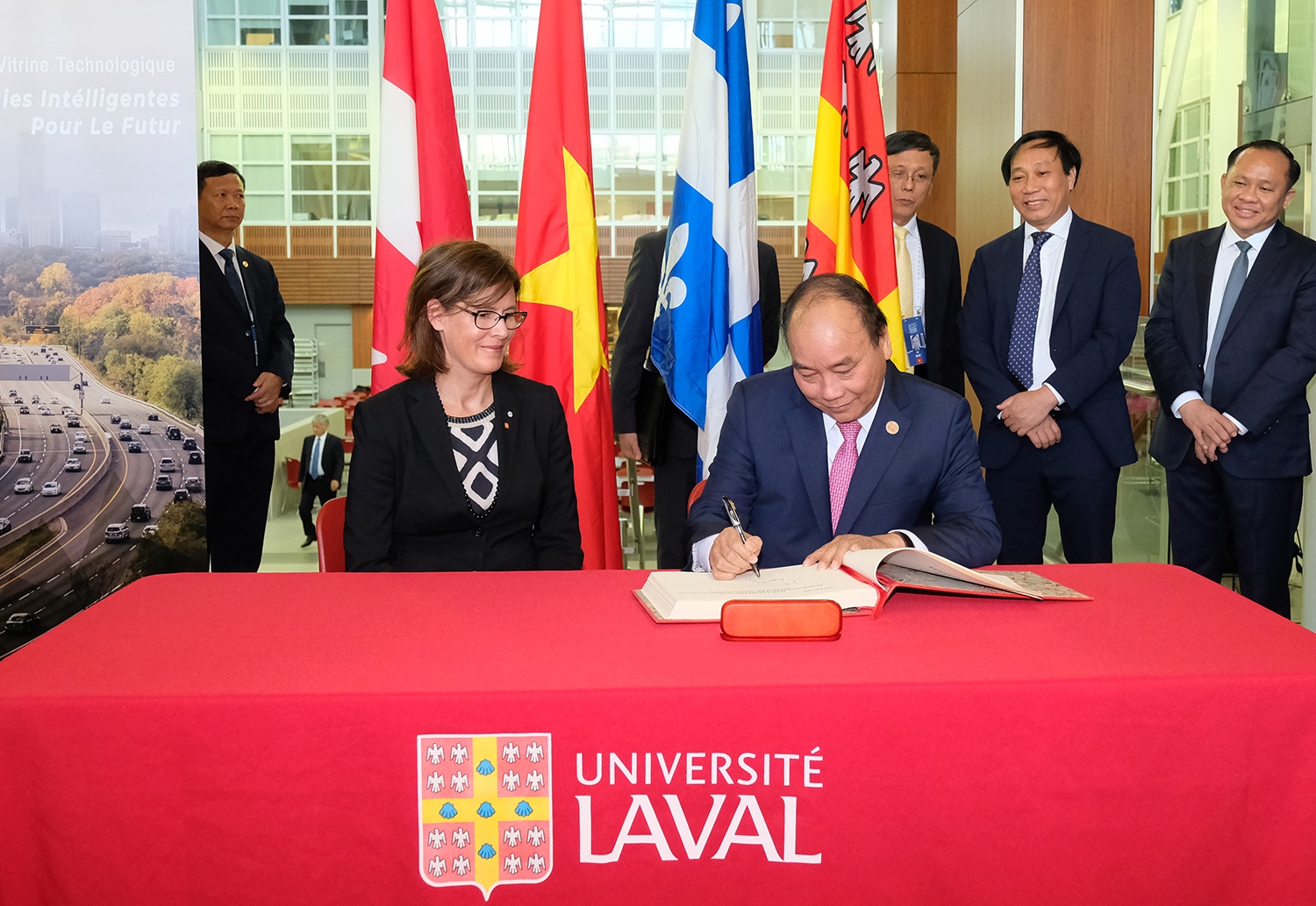 Thủ tướng thăm đại học Canada ảnh 3 Thu tuong tham dai hoc Canada anh 3