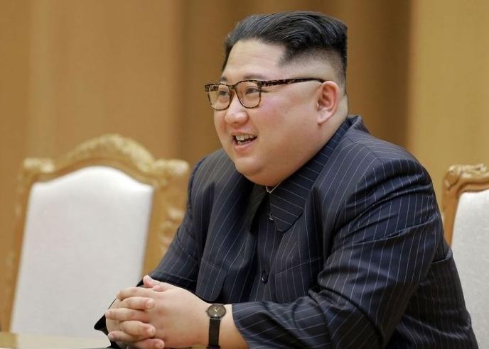 Kim Jong Un tham nha hang hai san truoc khi sang Singapore hinh anh