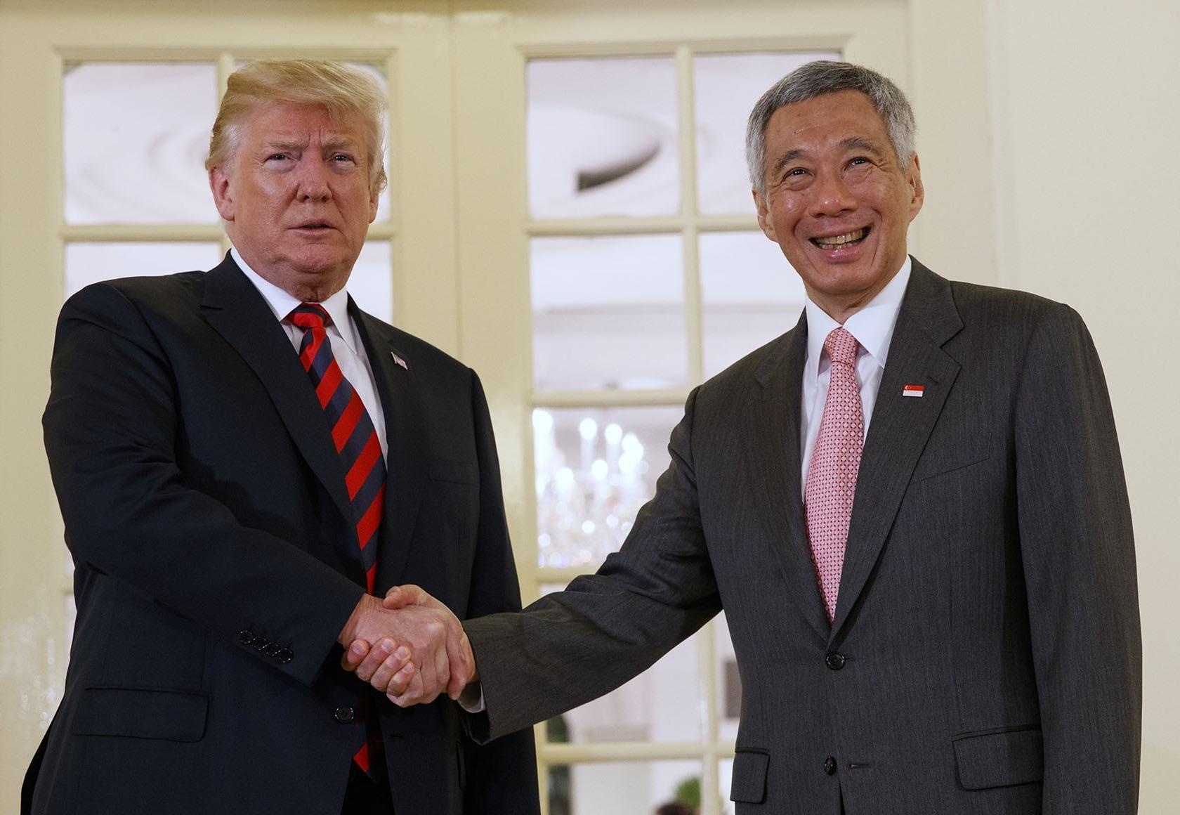 Tong thong Trump dang clip cam on ong Ly Hien Long hinh anh