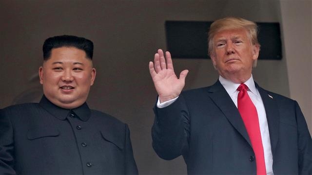 Trump - Kim no luc la the, Nobel Hoa binh van xa tam tay hinh anh