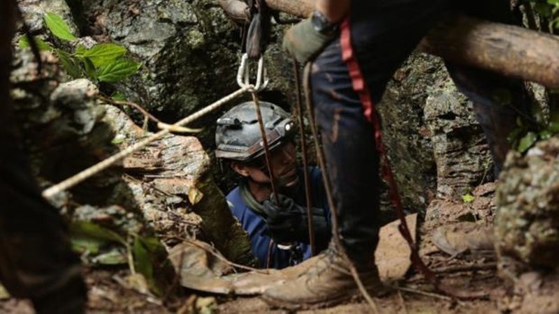 đội cứu hộ Thái Lan tìm thấy cửa hang mới ảnh 1 doi cuu ho Thai Lan tim thay cua hang moi anh 1
