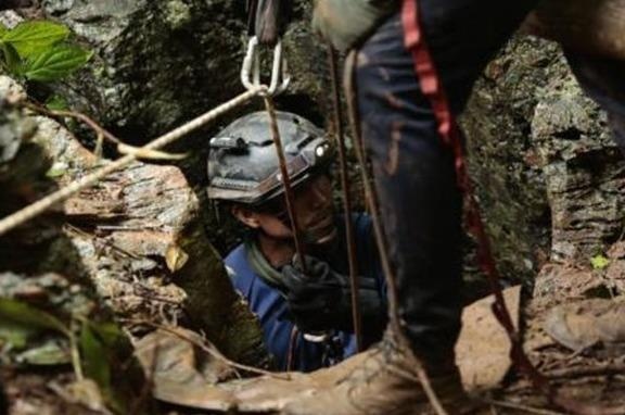 Giai cuu doi bong o Thai: Doi cuu ho tim thay lo thong moi hinh anh