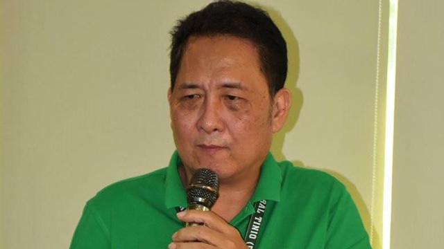 Thi truong Philippines bi na dan khi ngoi oto roi co quan hinh anh