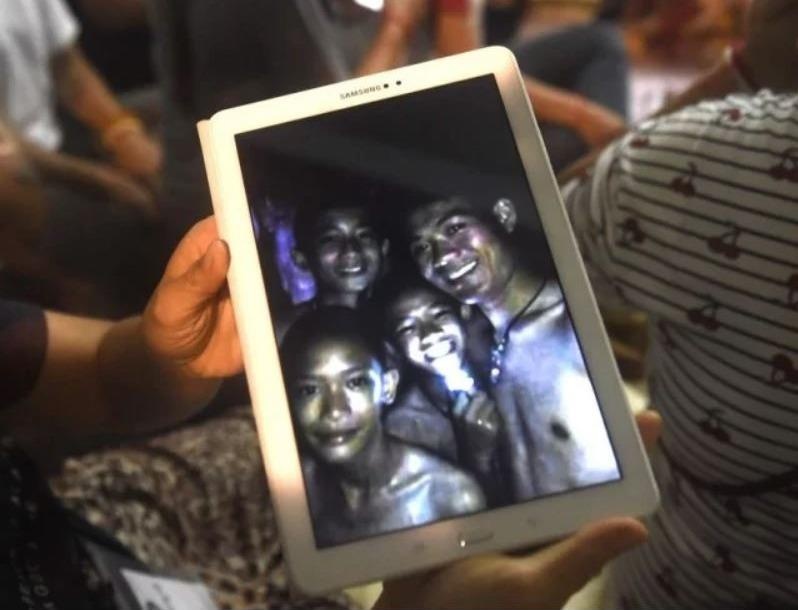 Thai Lan keu goi nguoi dan binh tinh truoc khi doi bong duoc cuu hinh anh