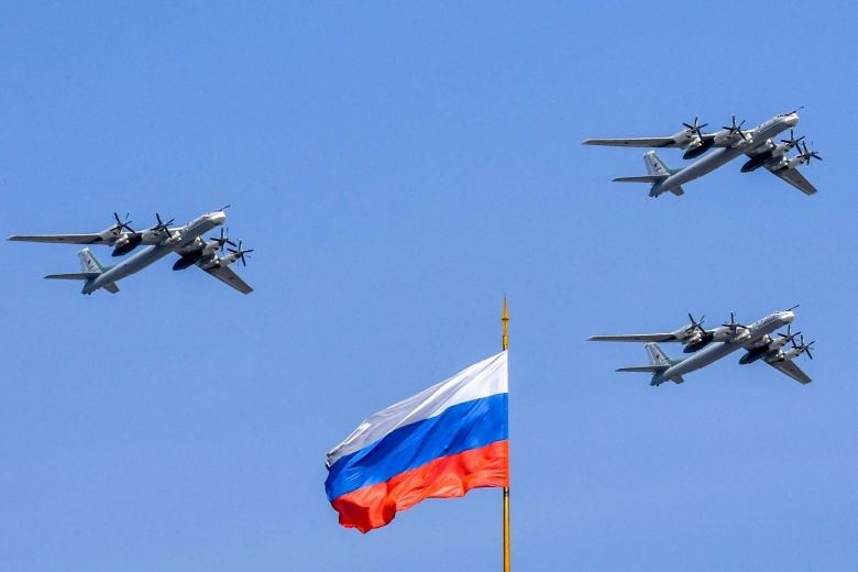 Han Quoc cu tiem kich chan may bay nem bom Nga hinh anh