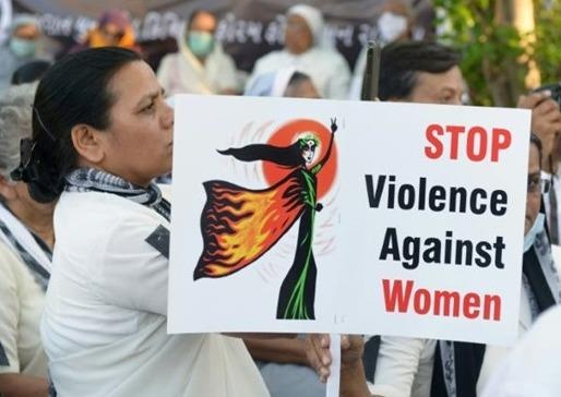 Be gai khiem thinh 11 tuoi bi 17 nguoi cuong hiep o An Do hinh anh