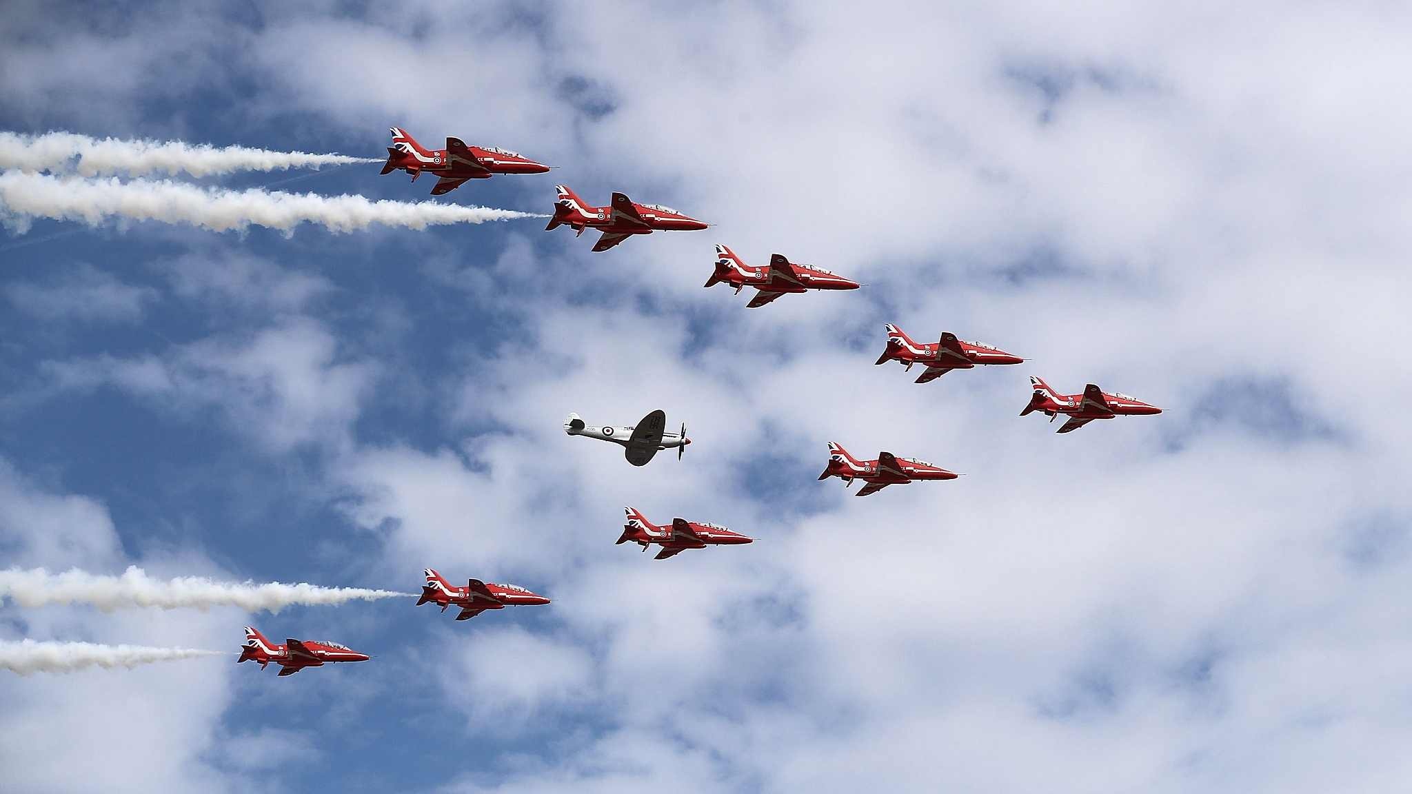 Dan phi co hien dai bieu dien o trien lam hang khong Farnborough hinh anh