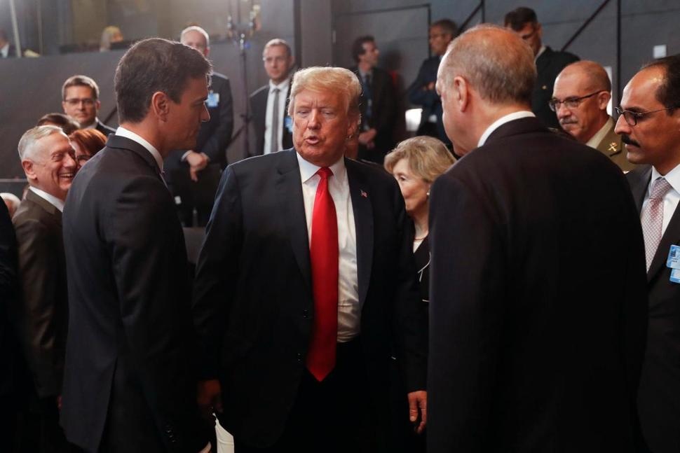 căng thẳng giữa Trump và NATO ảnh 18 cang thang giua Trump va NATO anh 18