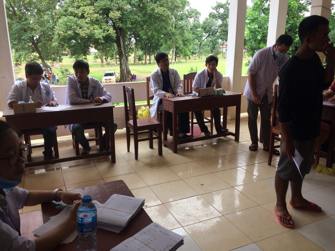 bác sĩ bệnh viện Đại học Y dược hỗ trợ Lào ảnh 2 bac si benh vien Dai hoc Y duoc ho tro Lao anh 2