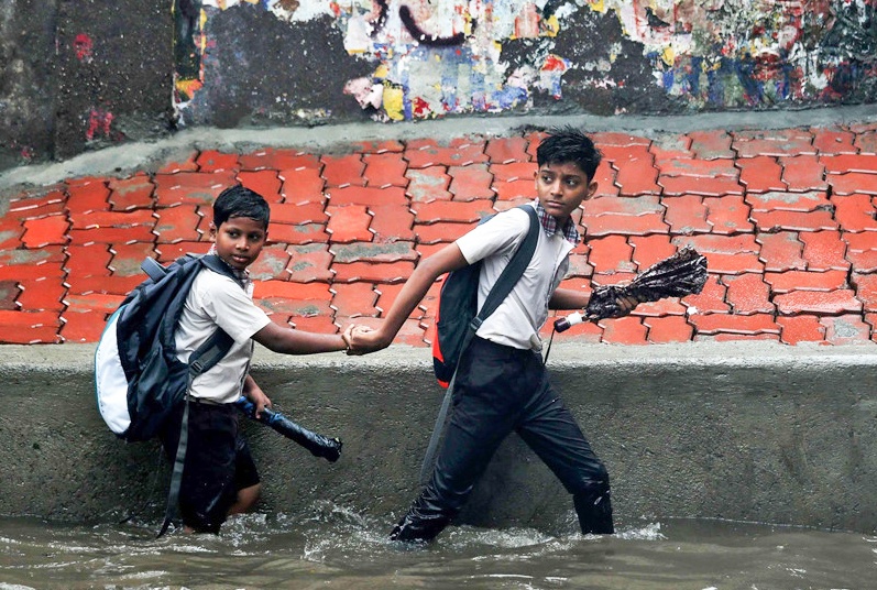 Mua lon o An Do lam nha do, duong ngap, 82 nguoi chet hinh anh