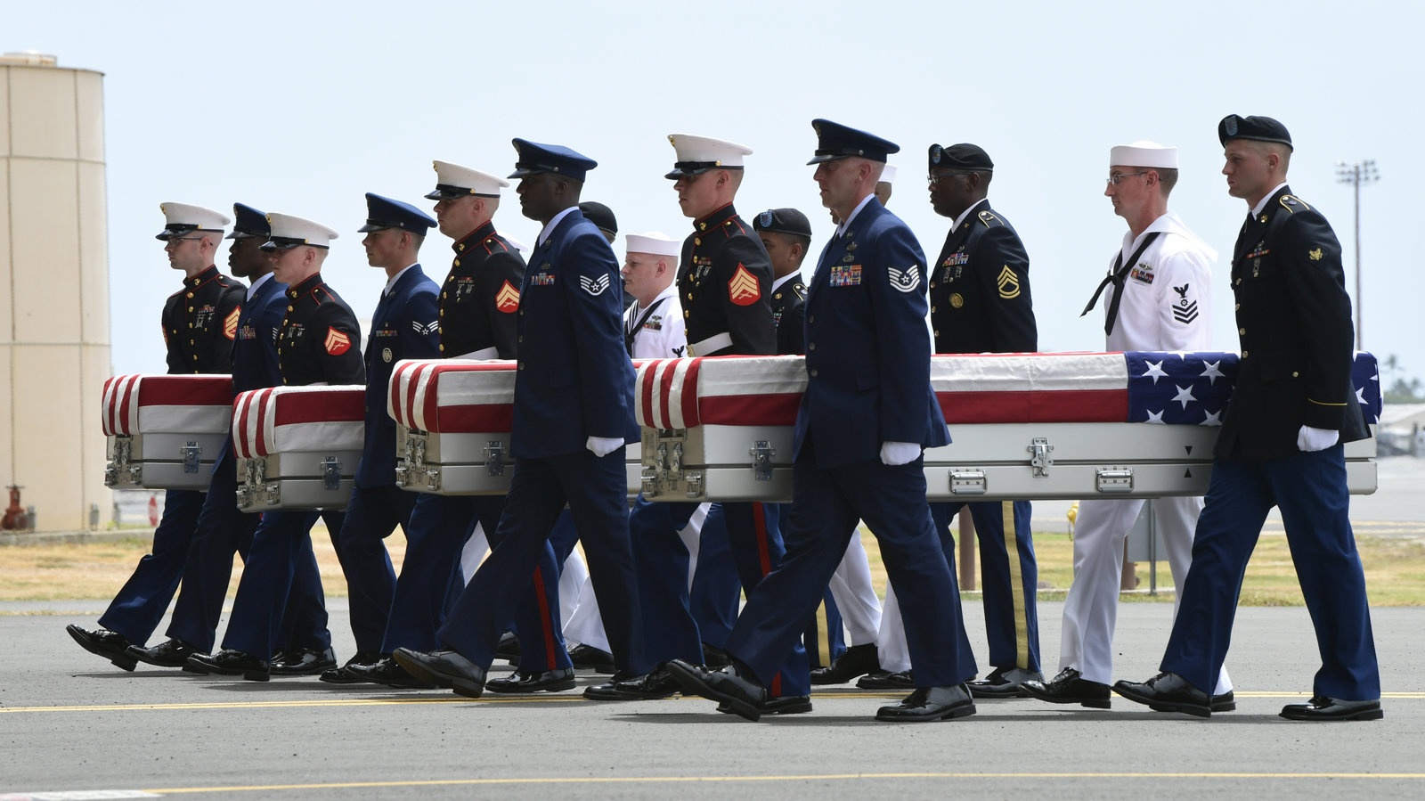 Trieu Tien trao tra hai cot linh My anh 1