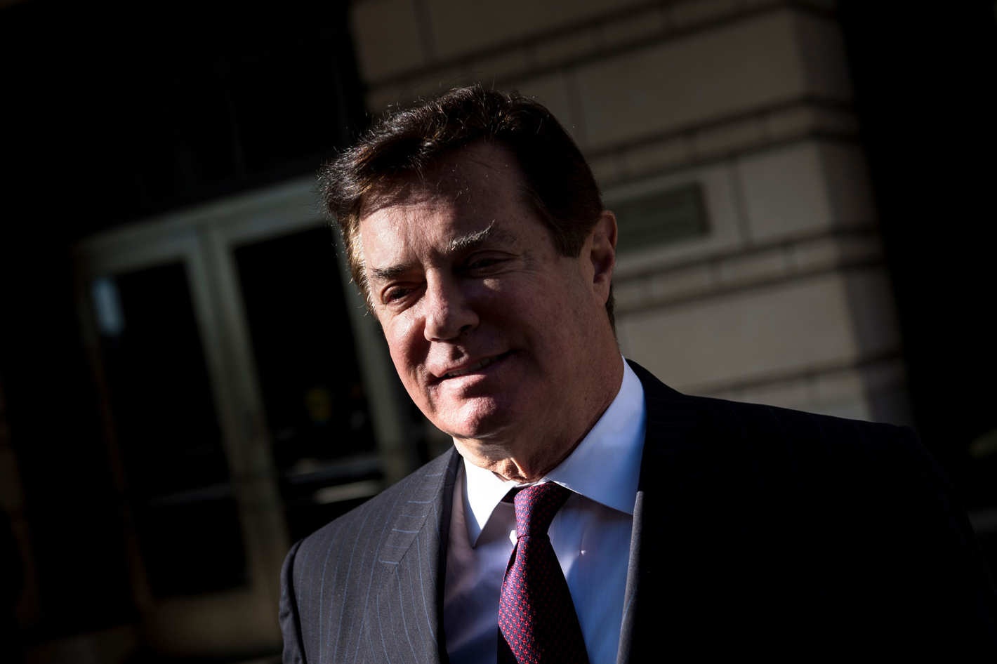 Trump xuc pham cuu tro ly anh 3