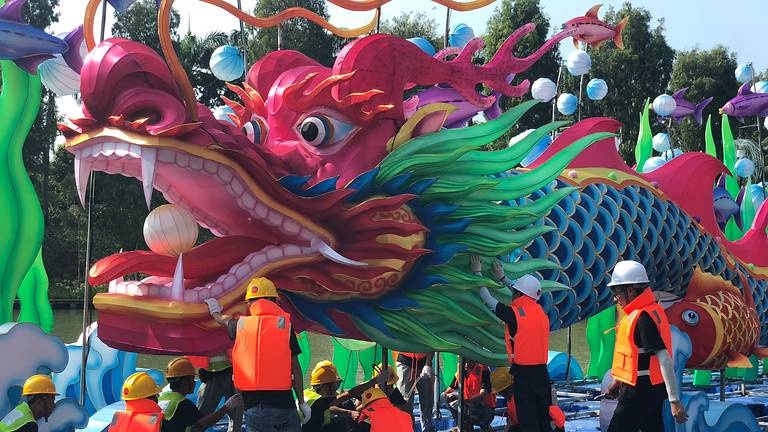 Singapore chuan bi don Trung thu voi den long rong, phuong ruc ro hinh anh