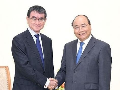 Thu tuong Nguyen Xuan Phuc tiep ngoai truong Nhat Ban hinh anh