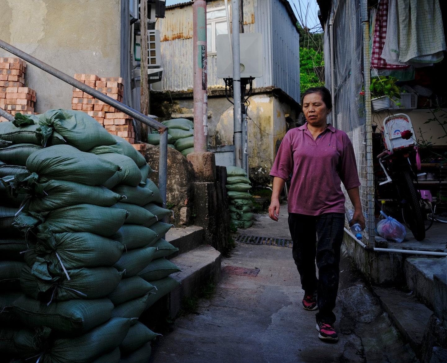 Bao Mangkhut bat dau do bo, gay mua lon va gio giat o Philippines hinh anh