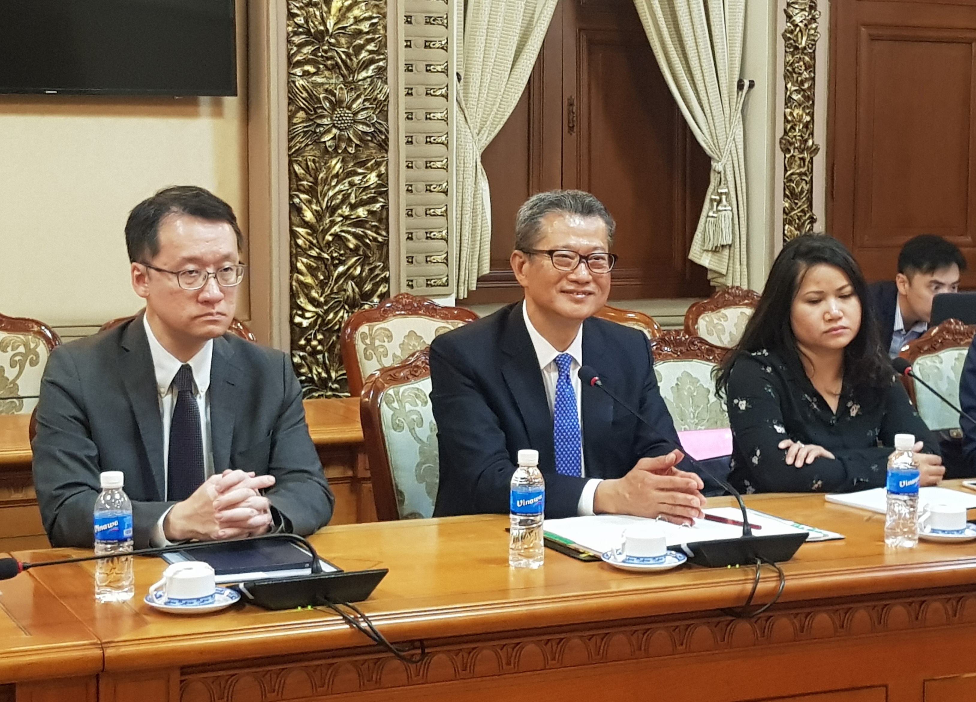 Hong Kong tang cuong hop tac tai chinh voi TP.HCM anh 1