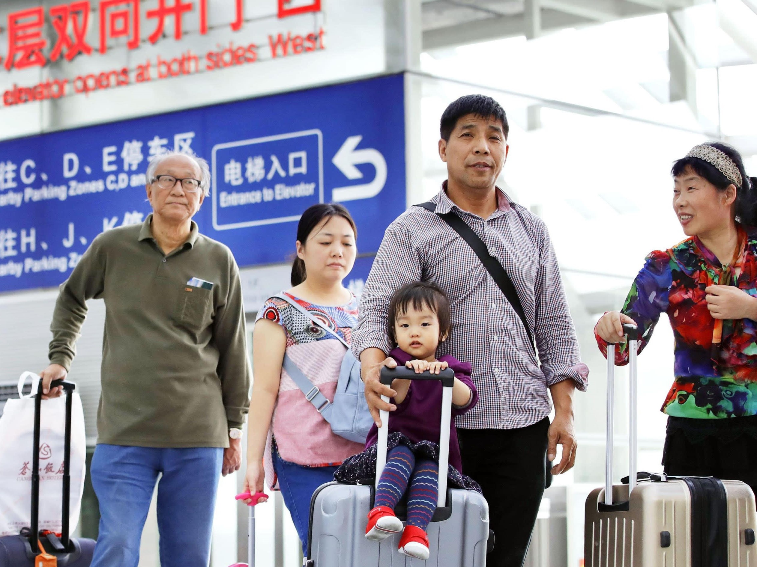 Nghi le dai ngay, 7 trieu du khach TQ do xo den Nhat, Han mua sam hinh anh