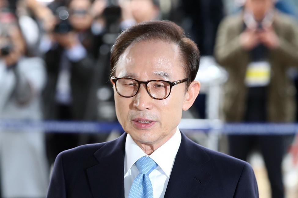 Cuu TT Han Quoc Lee Myung Bak se khang nghi ban an 15 nam tu hinh anh