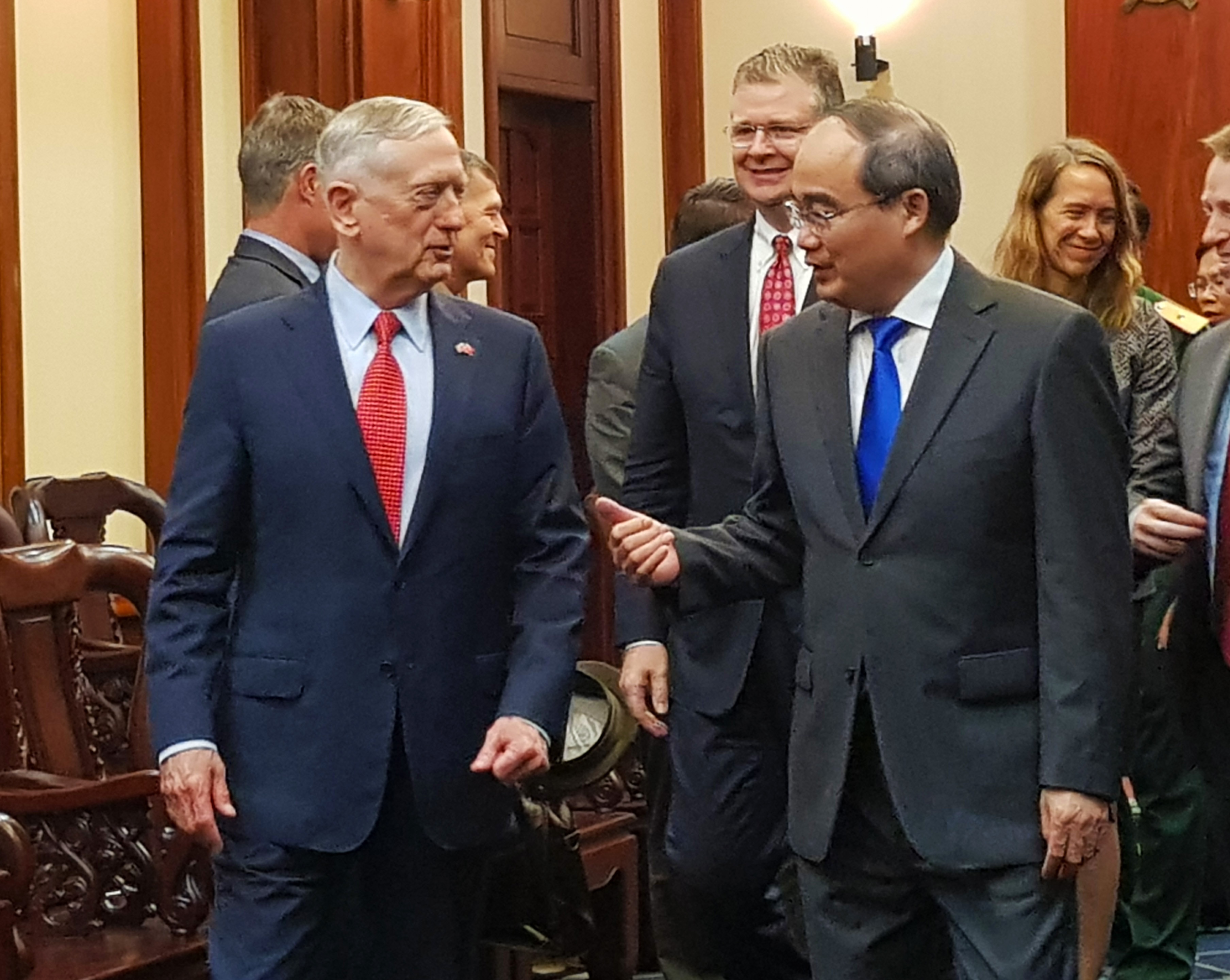 Bo truong Mattis den TP.HCM, tai khang dinh cam ket voi Viet Nam hinh anh