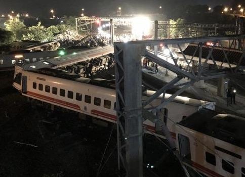 Vu lat tau o Dai Loan: Mot so nan nhan bi toa tau nghien nat hinh anh