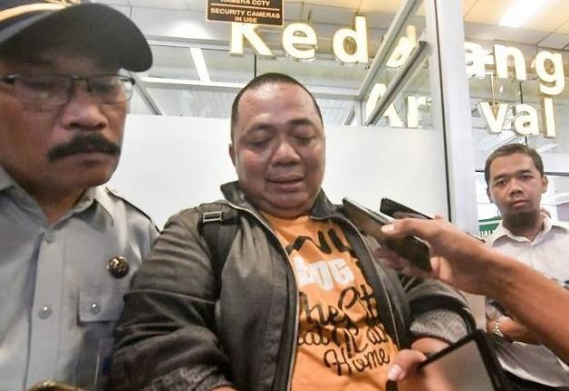 Nam hanh khach thoat vu roi may bay Lion Air nho ket xe hinh anh