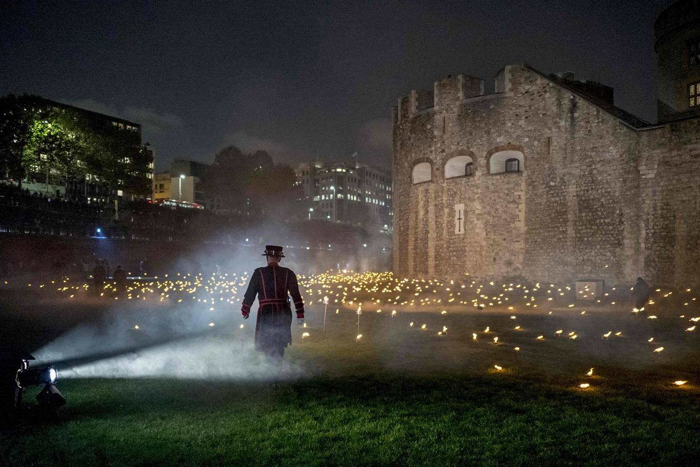 tháp London thắp sáng kỷ niệm đình chiến ảnh 5 thap London thap sang ky niem dinh chien anh 5